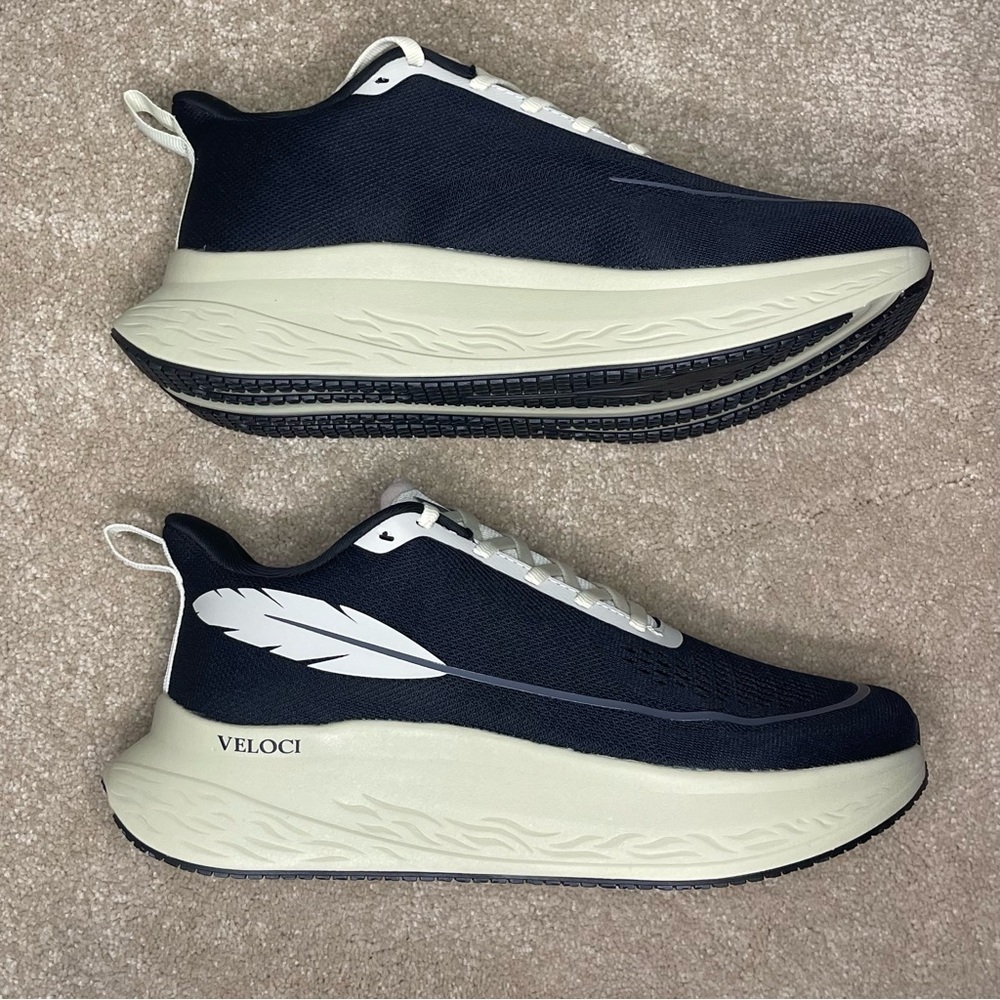 Veloci Ascent Running Sneakers - Picture 2 of 6